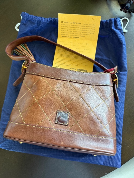 Dooney & Bourke Handbags - Dooney and Bourke brown leather handbag